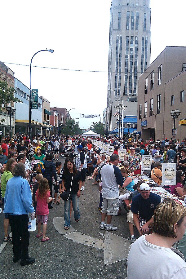 2010 World's Longest Breakfast Table