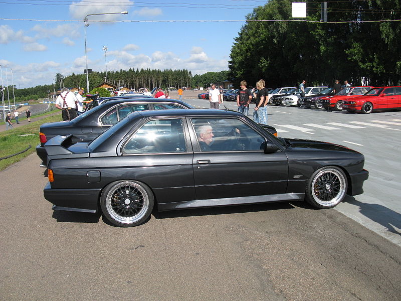 File:BMW M3 E30 (7719159032).jpg