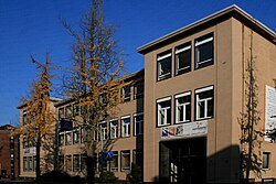 View of the school building on Brucknerallee