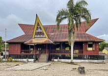 A photo of Bagas Godang in Panyabungan, Mandailing Natal Bagas Godang Panyabungan Tonga (Batak Mandailing House) (04).jpg