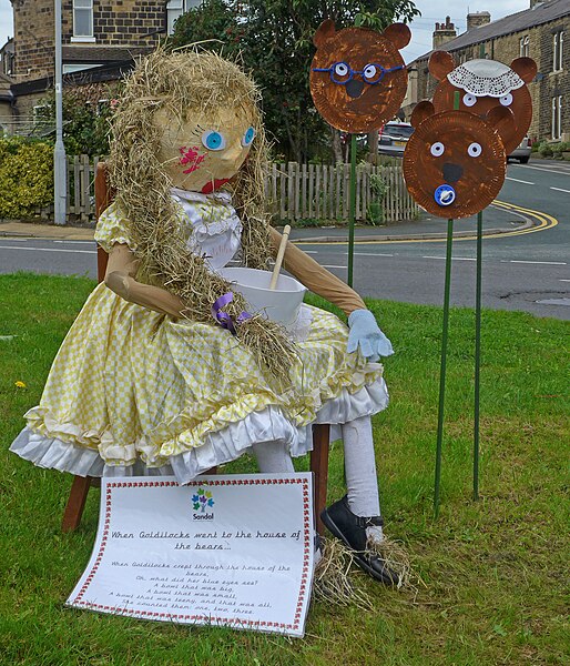 File:Baildon Scarecrow Festival 2016 04.jpg