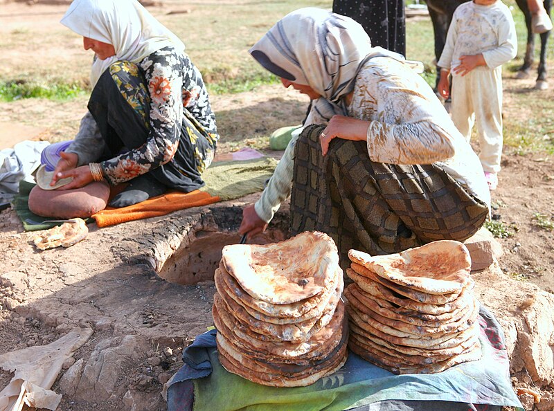 File:Baking bread by nomad women in Lar National Park.jpg