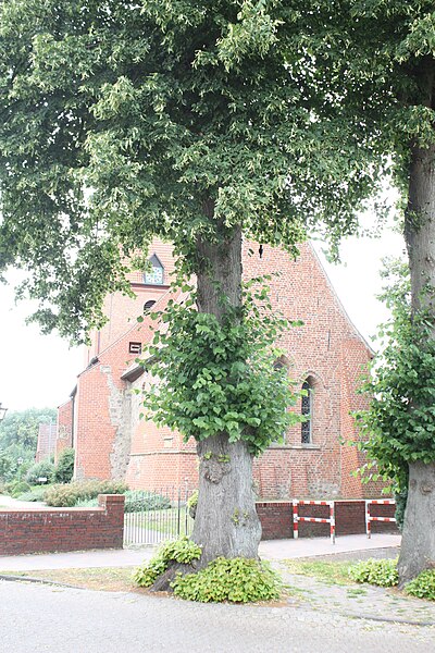 File:Bartholomäuskirche Syke-Barrien 2010 0011.JPG