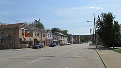 Ser østover langs Main Street