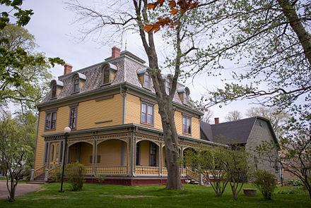 Beaconsfield House, built in 1877, today houses a historical museum.