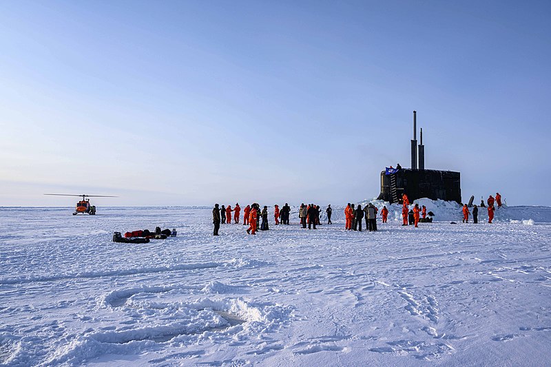 File:Beaufort Sea, USS Connecticut submarine crew members.jpg