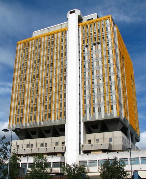 File:Belfast City Hospital - geograph.org.uk - 935083.jpg