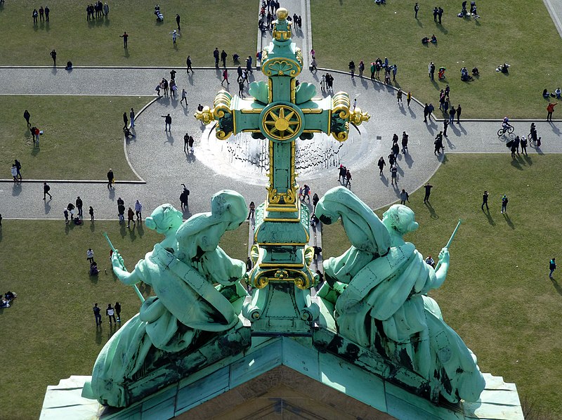 File:Berliner Dom-03-Aussicht Lustgarten.jpg