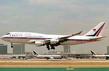China Airlines Boeing 747-400 at Los Angeles International Airport (B-162). Second 747-400 bought by China Airlines on the Taipei to Los Angeles route in the old Pre-1995 Livery.