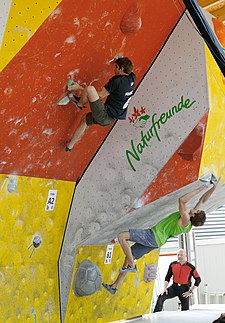 Ondřej Nevělík v kvalifikaci SP v boulderingu ve Vídni (28. května 2010)