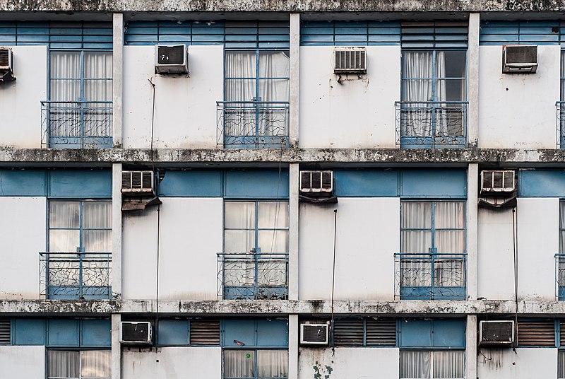 File:Building frontage in Valencia.jpg