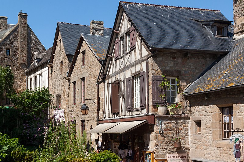 File:Buildings in Grand Rue, Mont Saint Michel, 13.08.14.jpg