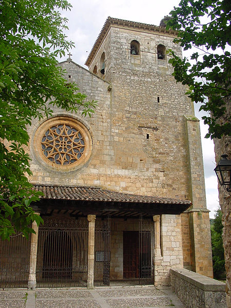 File:Burgos Covarrubias Colegiata atrio y torre ni.jpg