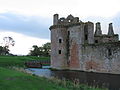 Замък Керлаверок, намиращ се на границата Англия – Шотландия