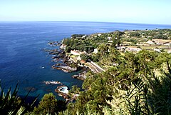 Caloura vista do Miradouro do Pisão, Lagoa, ilha de São Miguel, Açores.JPG