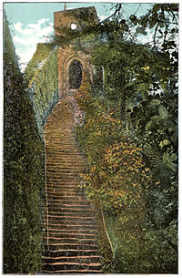 Escalera a la torre del castillo de Carisbrooke, circa 1910.