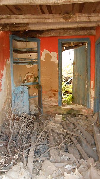 File:Carvalhal da Azoia, casa ruina na Rua da Capela (3).jpg
