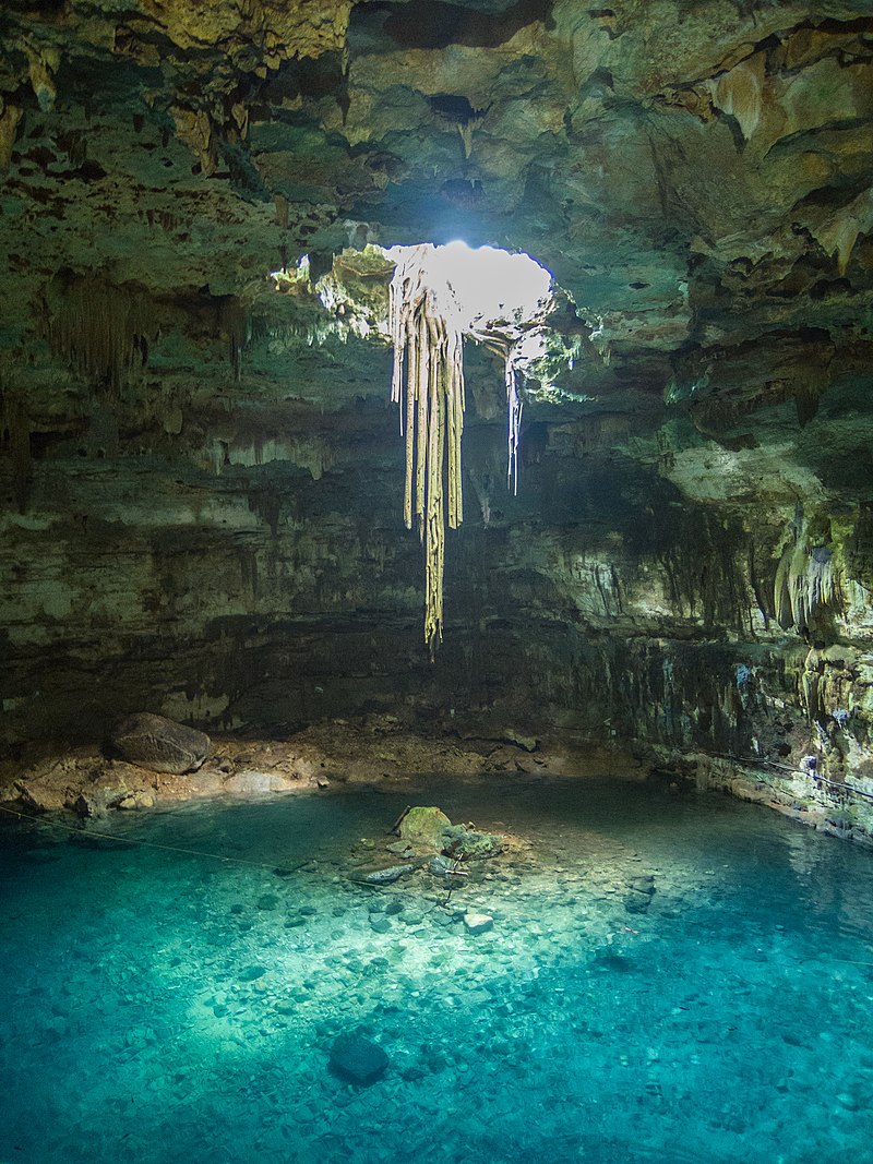 By dronepicr - cenote in valladolid mexico, CC BY 2.0, https://commons.wikimedia.org/w/index.php?curid=45110979