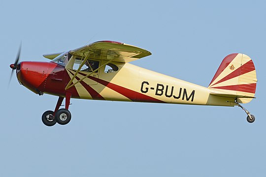 G-BUJM, a 1946 model with landing gear extenders (more photos)