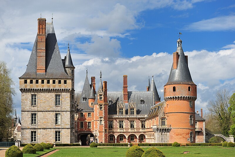 File:Château de Maintenon 2008 -Edit.jpg