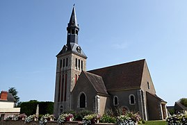 L'église Saint-Denis et le monument aux morts.