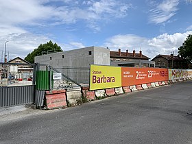 Construção da estação em Bagneux em junho de 2020.