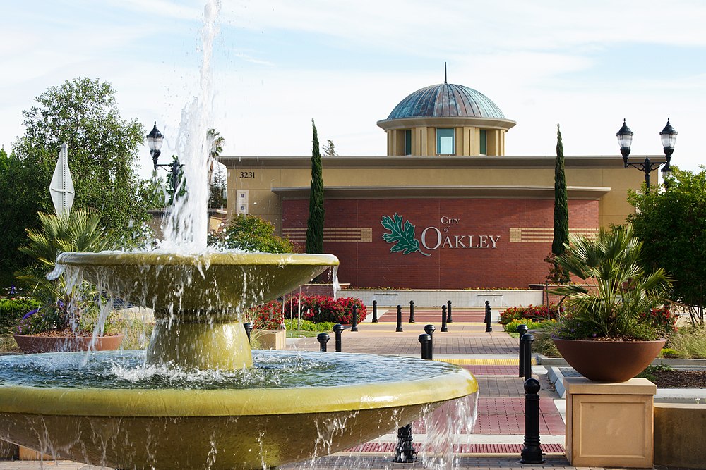 The population of Oakley in California is 35432