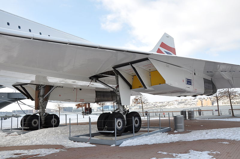 File:Concorde - Delta wing and Rolls-Royce-Snecma Olympus 593 engine (7181594822).jpg