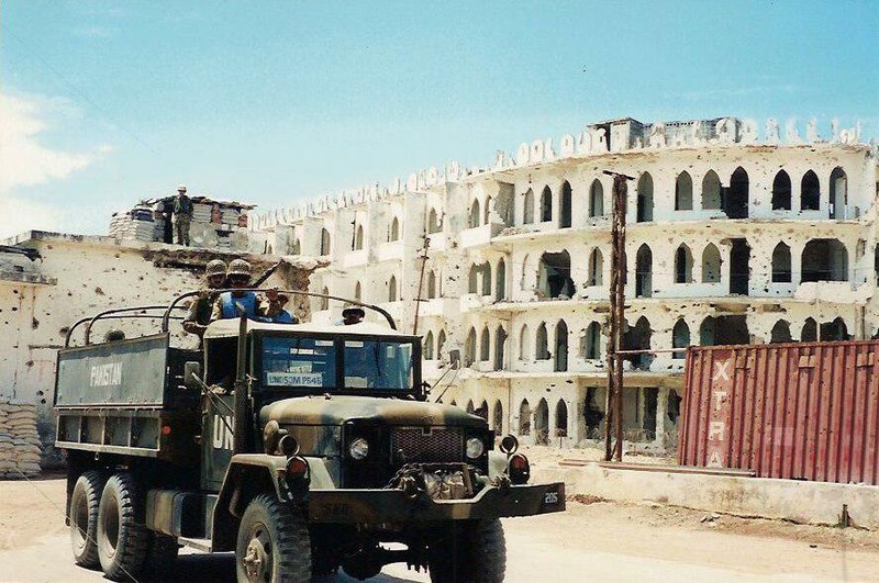 File:Convoy trip in Mogadishu.jpg