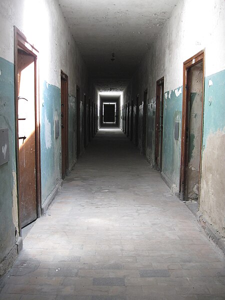 File:Dachau Solitary Confinement.jpg