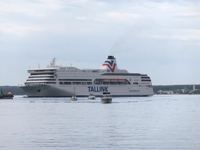 File:Daydream Solo My Flora in front of Romantika Port of Tallinn 26 June 2015.JPG