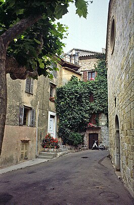 Mougins: Poloha, Doprava, Dejiny