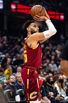 Denzel Valentine 2021.jpg