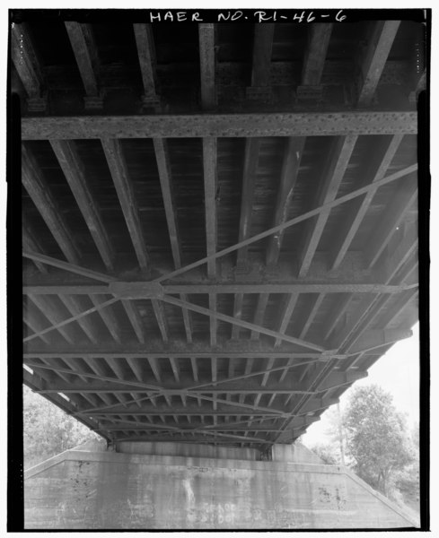 File:Detail view of top chord and portal bracing looking southeast. - West Street Bridge, West Street over New Haven Railroad, Westerly, Washington County, RI HAER RI,5-WEST,4-6.tif