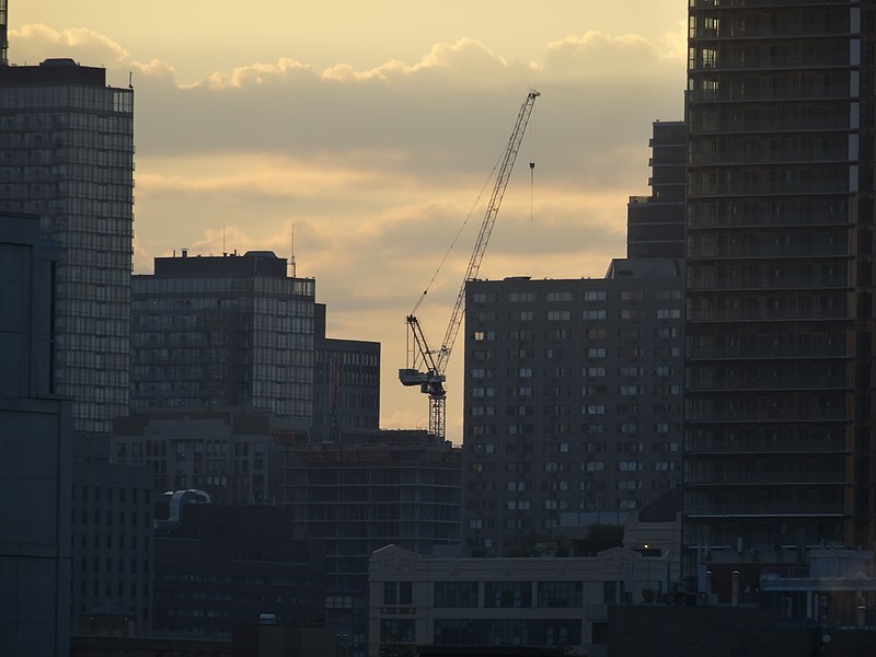 File:Distant construction cranes in Toronto, at dusk, 2015 07 10 (1).JPG - panoramio.jpg