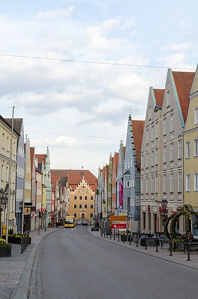 File:Donauwörth, Reichsstraße West-Ost-Sicht, 001.jpg