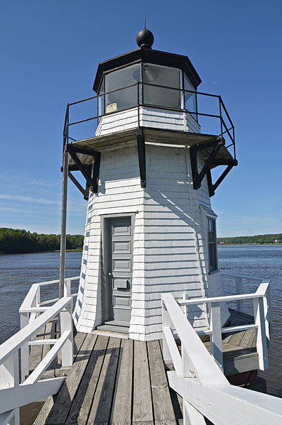 File:Doubling Point Lighthouse Close 2.JPG