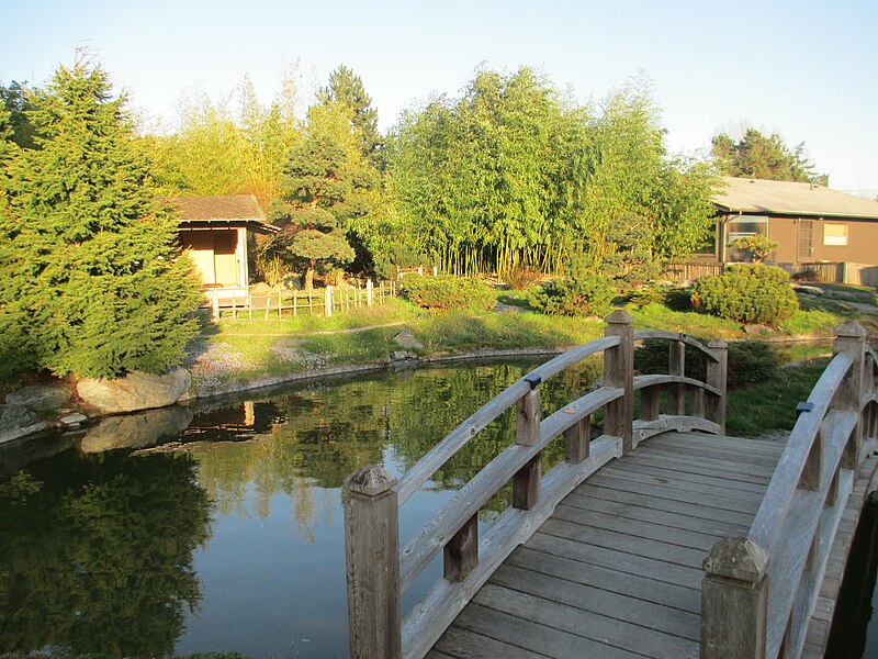 File:Early spring at Chuckanut Tea Garden in Blanchard, WA. (8610853899).jpg