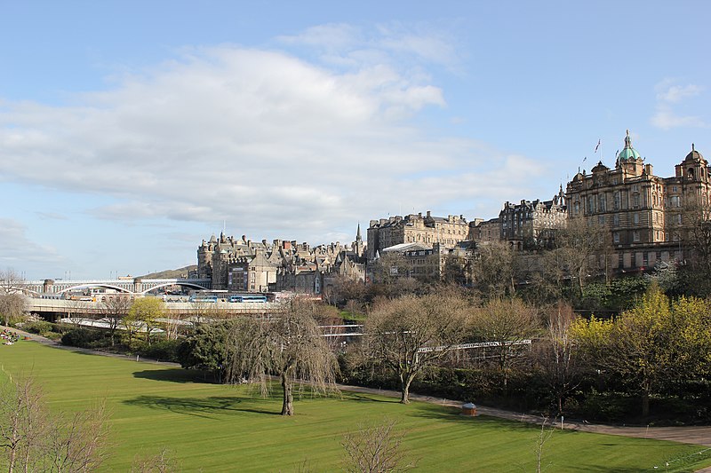 File:Edinburgh Altstadt.JPG