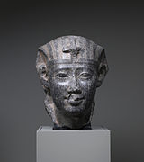 Ptolémée II (?), v. 280. Granit gris d'Égypte, H. 28 cm. Walters Art Museum