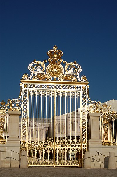 File:Entrance to Versaille, Paris, France - panoramio.jpg