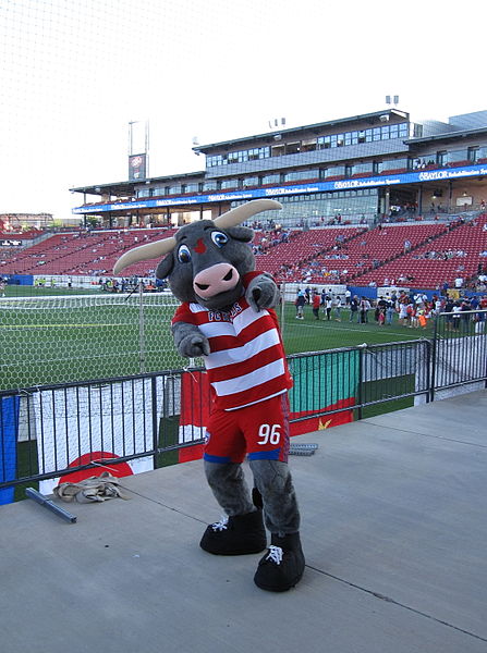 File:FC Dallas mascot - Tex Hooper.jpg