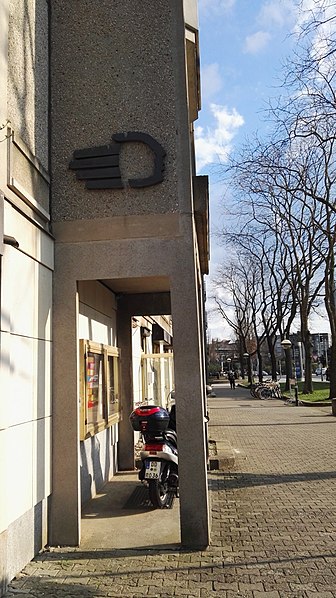 File:Fassadengestaltung hände königsbrücker str Dresden 2018-04-11 - 4.jpg