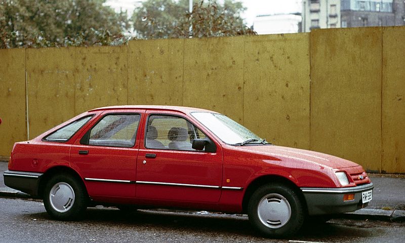 File:Ford Sierra mit Baustelle.jpg