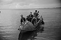 Roger Rössing mit Jungen in einem Boot auf der Müritz