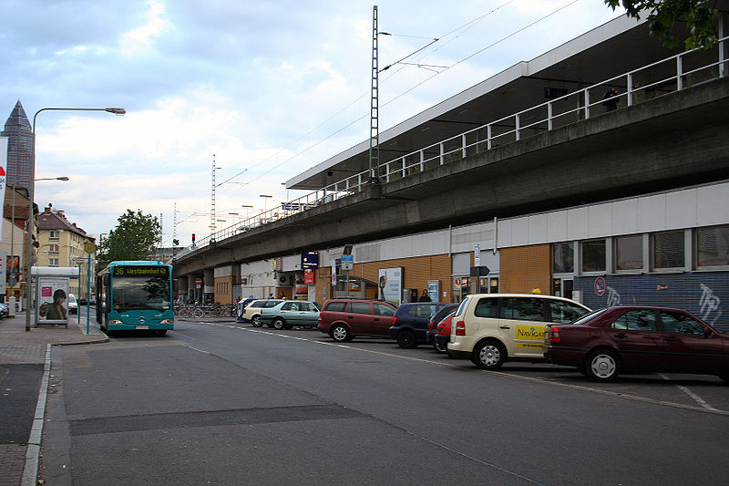 File:Frankfurt Westbahnhof 2.jpg