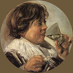 Jeune garçon avec un verre