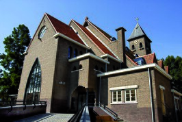 De Sacramentskerk, herbestemd tot gezondheidscentrum