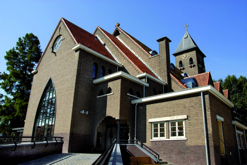 File:Gezondheidscentrum Korte Akkeren (voormalige Sacramentskerk).jpg