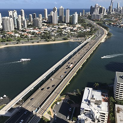 How to get to Sundale Bridge with public transport- About the place